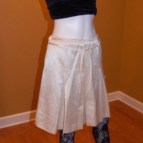 LILLY PULITZER size 2 Pearl Satin Skirt - Picture 3 of 9